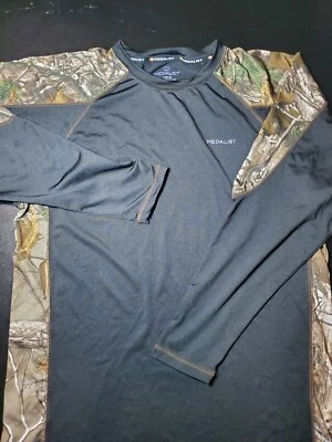 Camisa camuflada medallista grande para hombre Foto 1 de 4