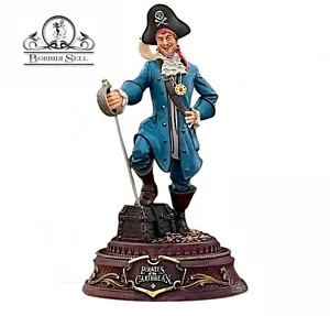 Figurine Pirates des Caraïbes commissaire Kevin et Jody EL 1000 Disneyland Paris - Picture 1 of 5
