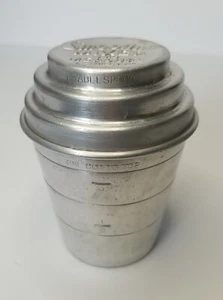 Batidora de batidos de aluminio vintage y taza medidora con tapa - Imagen 1 de 9