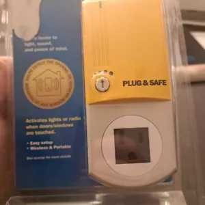 Plug & Safe Motion Sensor Detector Wireless Home Theft Security System See Pics - Picture 1 of 3
