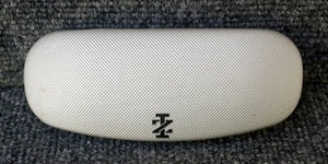 Estuche para gafas IZOD blanco con carcasa (USC) - Imagen 1 de 5