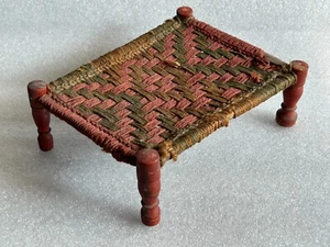 DE COLECCIÓN HECHO A MANO MADERA Y YUTE DIOS HINDÚ SINGASAN CHARPAI MACHI MINIATURA MALA - Imagen 1 de 17