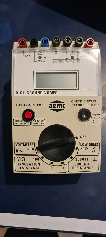 Probador de tierra, aislamiento y tensión AEMC DIGI VOMEG tierra, probado en buen estado Foto 1 de 1