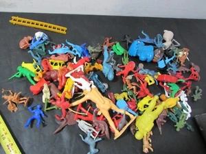 Vintage Action Figuren Lot Armee Cowboy Indianer Höhlenmensch Pirat Löwe Dinosaurier - Bild 1 von 19