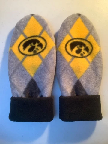 Hawkeyes University of Iowa MITTENS HANDCRAFTED womens NCAA fleece winter gloves Cover