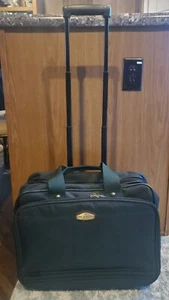 RICARDO BEVERLY HILLS CARRY ON LUGGAGE BAG WHEELS  17x14x9 (USED ONCE CLEAN) - Picture 1 of 9