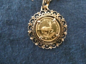 1975 KRUGERRAND 1R GOLD COIN IN ORNATE GOLD HOLDER W/18" GOLD CHAIN UNCIRCULATED - Picture 1 of 13
