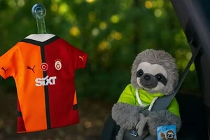 Galatasaray Mini Trikot , Auto & Büro Deko Fanartikel Türkei Geschenkidee - Bild 1 von 3