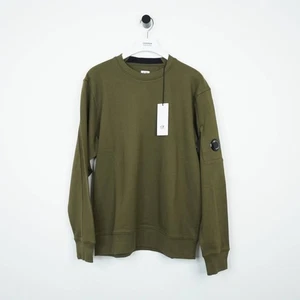 C.P. Sudadera Company Caqui Elevada Diagonal Cuello Redondo PVP £ - Imagen 1 de 4