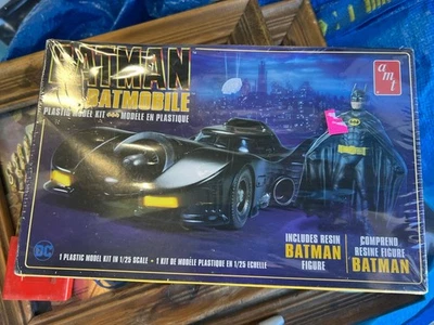 Kit Modelo BATMOBILE con Figura BATMAN Resina - Sellado de Fábrica/Envío Gratis Foto 1 de 3
