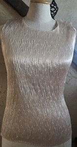 Gorgeous Dressbarn Ivory Champaigne Crinkled Texture Sleeveless Blouse Silky New - Picture 1 of 7