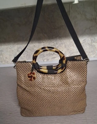 VINTAGE MARLO WOVEN CROSSBODY BAG, ON-TREND BRACELET HANDLE, 10” x 12” Foto 1 de 4