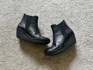 FLY LONDON Yoss Chelsea Boot Black Wedge Bootie Womens Size 39 Boots - Picture 1 of 5