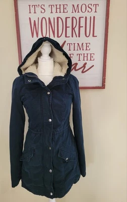 Parka de invierno Hollister Sherpa forrada azul marino desgastado para mujer XS capucha con botones y cremallera Foto 1 de 4