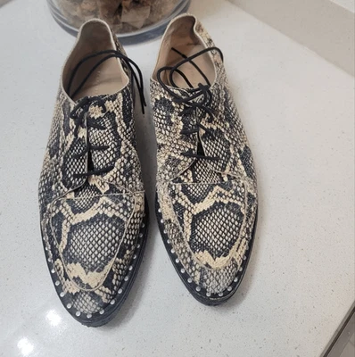 Кожаная платформа Loeffler Randall Frances Snake с тиснением и заклепками Oxford 8 B - Изображение 1 из 4