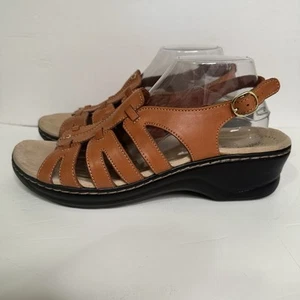 Sandalia Clarks Ultimate Comfort Collection Lexi Merigold de cuero con tira trasera Ws 11M - Imagen 1 de 9