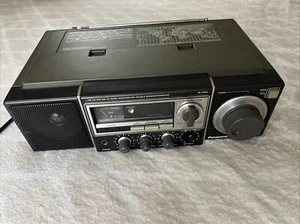 Panasonic RF-3100 FM-AM-SW Multi-Band Receiver - TESTED. Works. - Picture 1 of 7