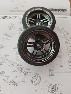 Traxxas TRX8374 Sticky 1.9 Reifen Split Spoke Chrome schwarz auf Felgen hinten - Bild 1 von 3