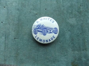 Insignia de refrescos de limonada blanca coche de carreras publicidad de bebidas años 60 - Imagen 1 de 2