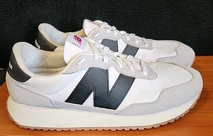 New Balance Schuhe Herren 11D weiß Wildleder 237 großes Logo Laufen Lifestyle Turnschuhe - Bild 1 von 6