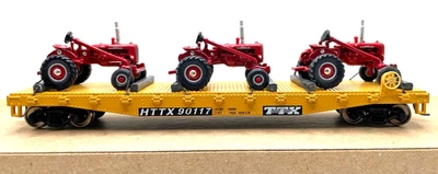HO WALTHERS TRAINLINE 931-1463 50' FLAT CAR WITH 3 RED TRACTORS TTX HTTX # 90117 - Image 1 of 2