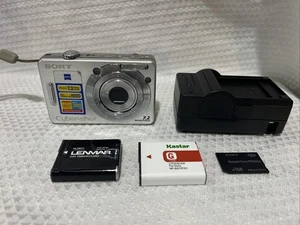 Sony Cyber-Shot DSC-W55 7.2MP Digitale Point-and-Shoot Kamera - Bild 1 von 13