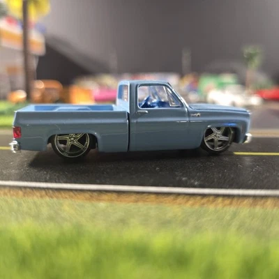 M2 Machines 1978 GMC Serria Grande 15 Squarebody Syndicate литая на заказ 1:64 - Изображение 1 из 4