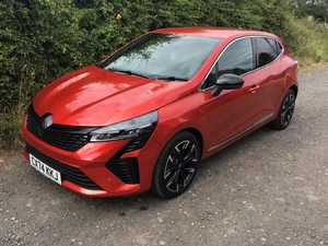 2025 74 Renault Clio 1.0 TCe 90 Techno 5dr Hatchback Petrol Manual 2K MILES FSH - Picture 1 of 18