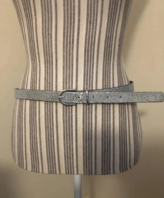 Cinturón H&M negro blanco a lunares para mujer calce fino mediano Foto 1 de 4