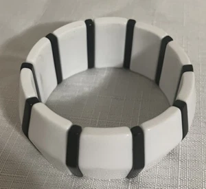 Vintage Black and White Lucite Bangle Bracelet - Picture 1 of 3