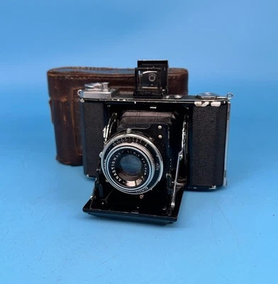 Vintage Zeiss Ikon Ikonta 521/16 Folding Camera with Leather Case - image 1 of 4