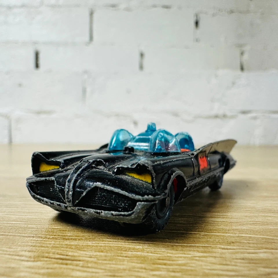 Литой винтажный классический бэтмобиль Husky телесериал Batman масштаб 1:64 - Изображение 1 из 4