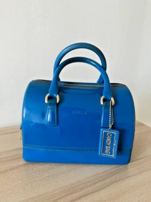 Bolso de mano Furla azul caramelo para mujer Boston con asa superior vinilo informal Italia Foto 1 de 4