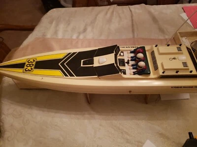 Barco de radiocontrol Kyosho Jet Stream 800 de colección para piezas o pieza de exhibición Foto 1 de 4