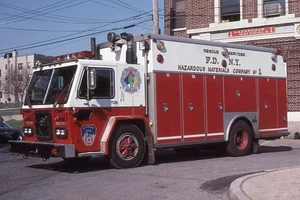 New York City FDNY Hazmat 1 1983 American LaFrance - Fire Apparatus Slide - Bild 1 von 1