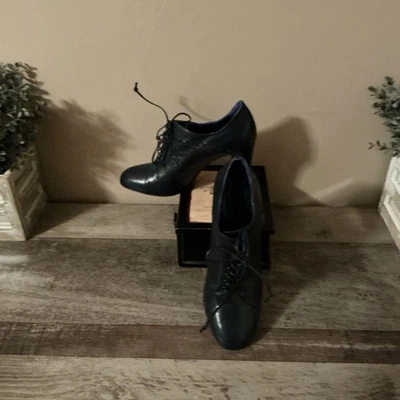 Donna Karan Women’s Vintage Heeled Lace Up Oxfords  Blueish/Black Size 7.5 B - Image 1 of 4