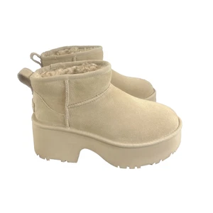 UGG Classic Ultra Mini New Heights beige klassische modische Damenstiefel Größe 8 NEU - Bild 1 von 7
