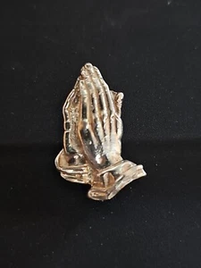 Colgante o dije vintage de plata de ley con manos de oración - Imagen 1 de 2