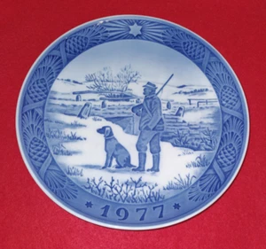 Royal Copenhagen Denmark 7" Plate 1977 "Immervad Bridge" Man with Hunting Dog - Picture 1 of 2