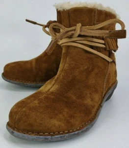 Ugg SN 5749 Australia Boots Women's US7 EU38 Brown Suede 1054 - Picture 1 of 12