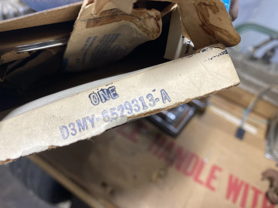 Новый из старых запасов 1973 Mercury Marquis четверть удлинитель молдинг - Изображение 1 из 1