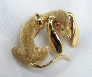 14K Textured Brushed Polished Gold Dachshund Dog with Ruby Eyes Pin Brooch - Picture 1 of 5