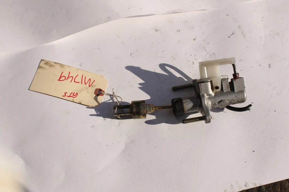 2001 TOYOTA CELICA GTS MASTER CLUTCH CYLINDER GT-S M1749 - Изображение 1 из 1