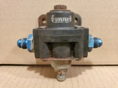 Regulador de presión de combustible ajustable Summit Racing con accesorios y soporte Foto 1 de 4