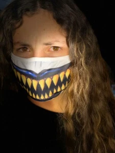 Kids Reusable Face Mask Shark teeth Metallic Creepy Scary Real Look Light Revers - Picture 1 of 12
