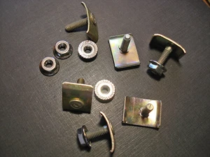 6 pcs NOS rear end & quarter moulding clips nuts Fits 1949-1954 Chevy 4594999 - Foto 1 di 7