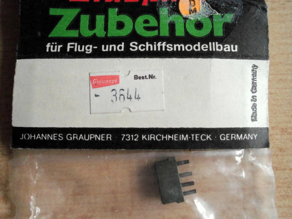 3644 Graupner 4-polige Miniatur Flachbuchse - Bild 1 von 1