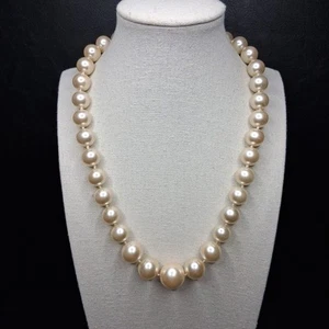Signed KJL KENNETH JAY LANE Faux Pearl Individually Knotted Necklac. 14.973 - Picture 1 of 7