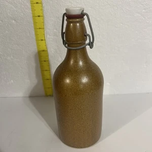 Botella de cerveza de gres vintage MKM de 0,5 l con tapa de porcelana y paca. Hombre Cueva - Imagen 1 de 7