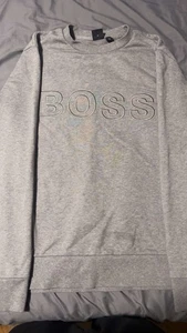 Hugo Boss Relaxed Fit Baumwollpullover mit Rundhalsausschnitt und gesticktem Logo - Größe M - Bild 1 von 3